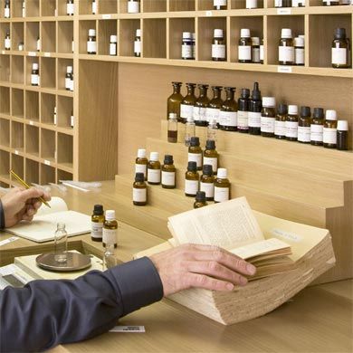 Thế Nào Là Nồng Độ Nước Hoa? Cách Pha Chế Tinh Dầu Gốc Với Dung Môi